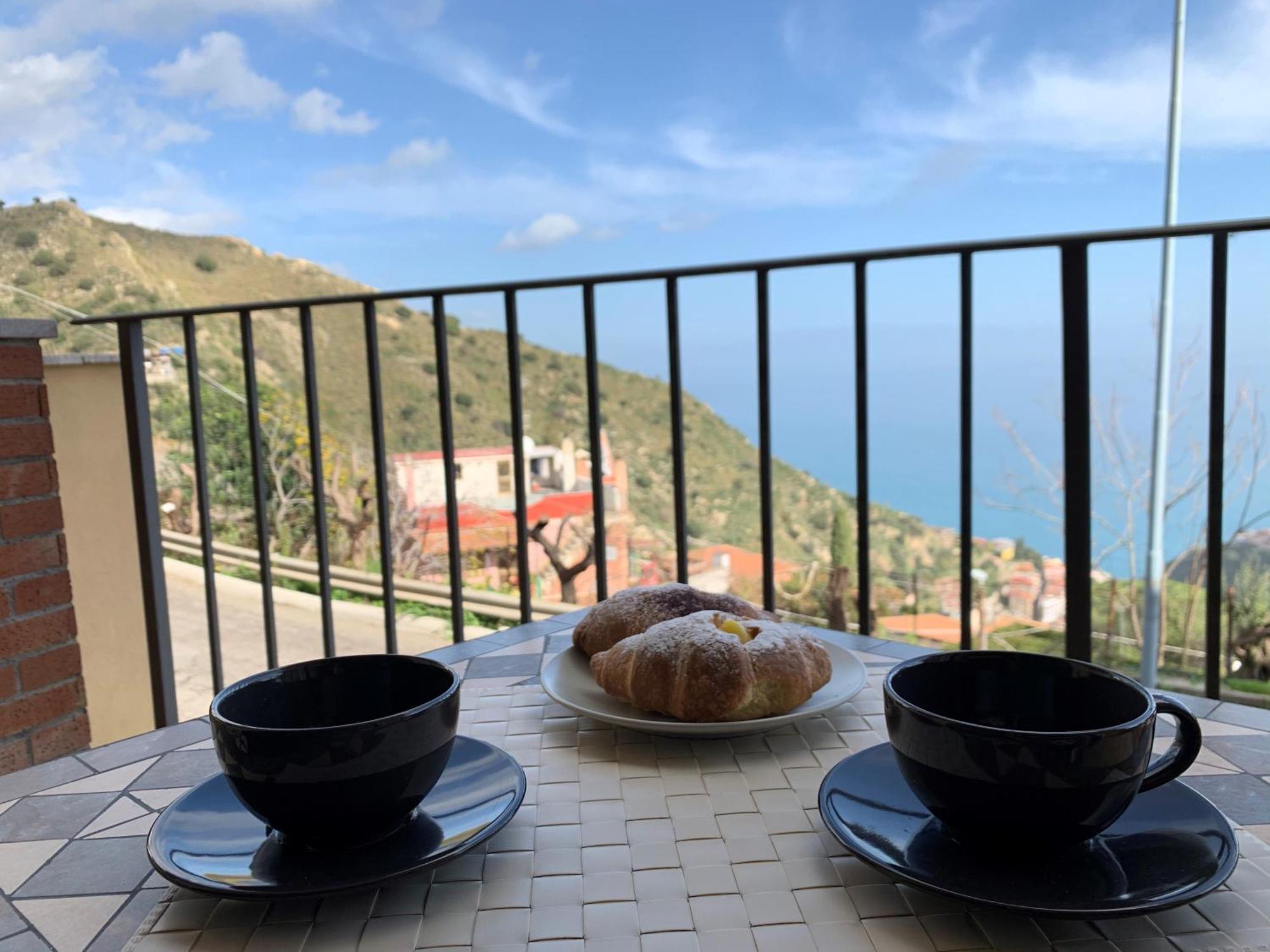 Villa Da Vinci Luxury Panoramic Apartments - Taormina Rooms Collection Стая снимка