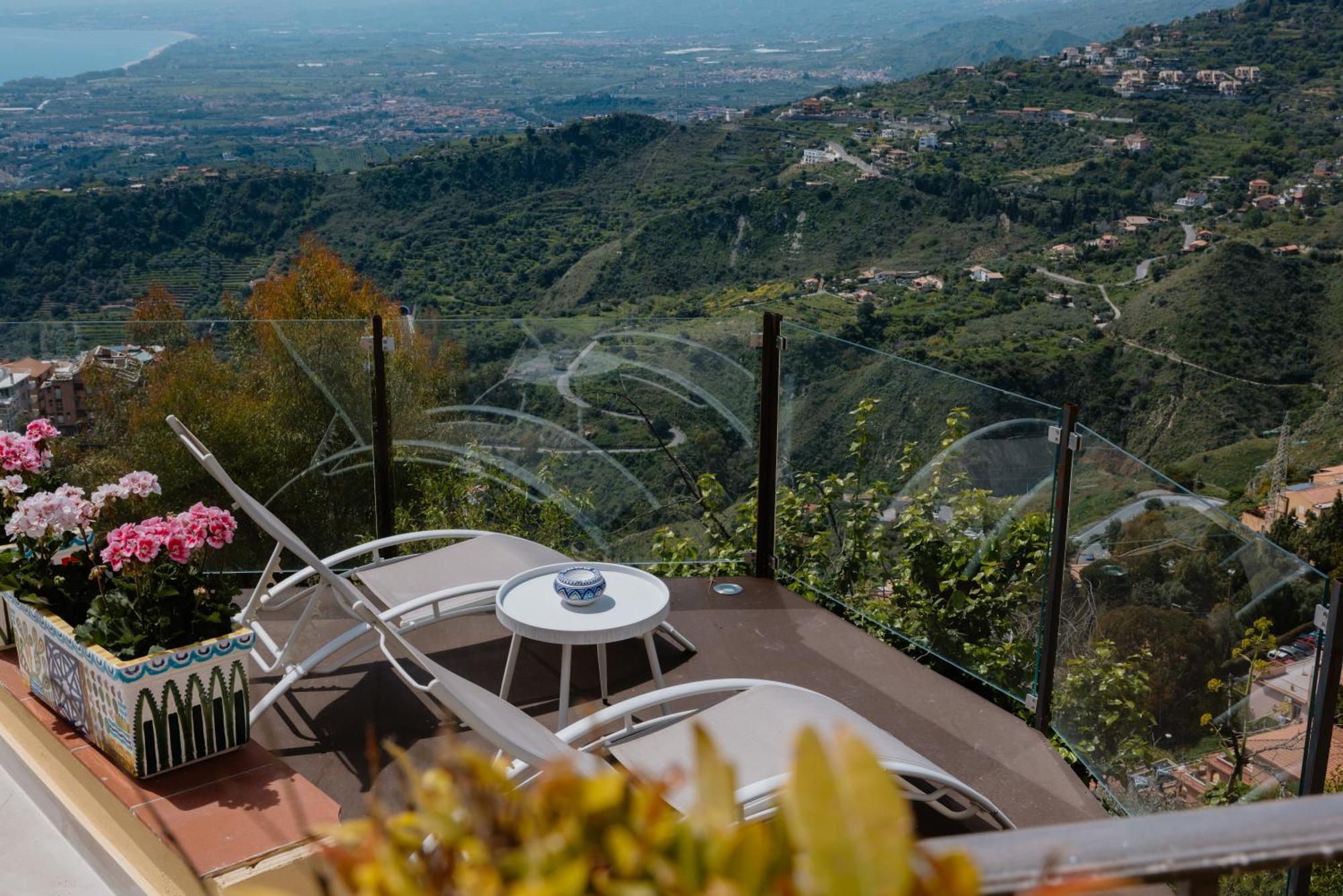 Villa Da Vinci Luxury Panoramic Apartments - Taormina Rooms Collection Екстериор снимка
