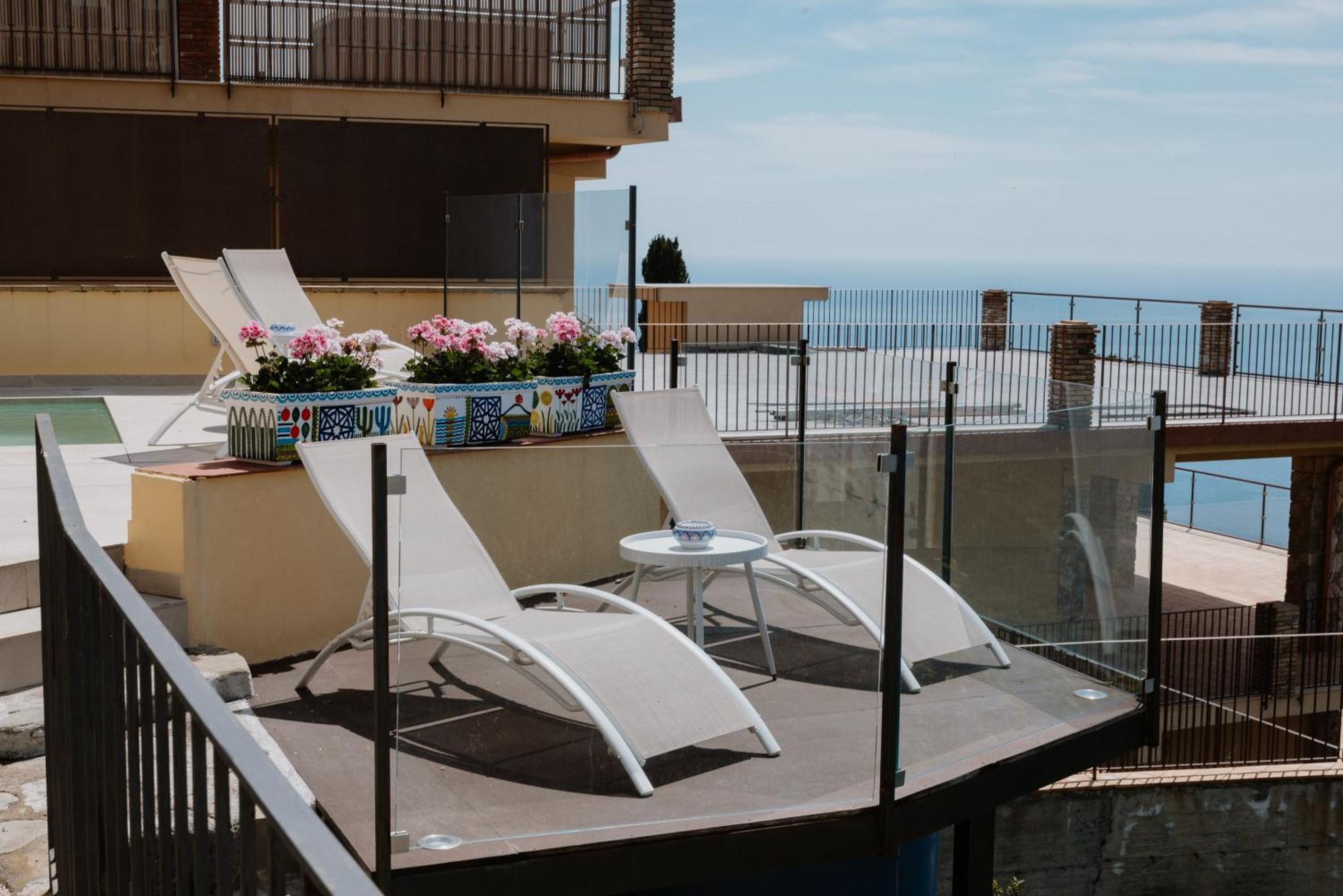 Villa Da Vinci Luxury Panoramic Apartments - Taormina Rooms Collection Екстериор снимка