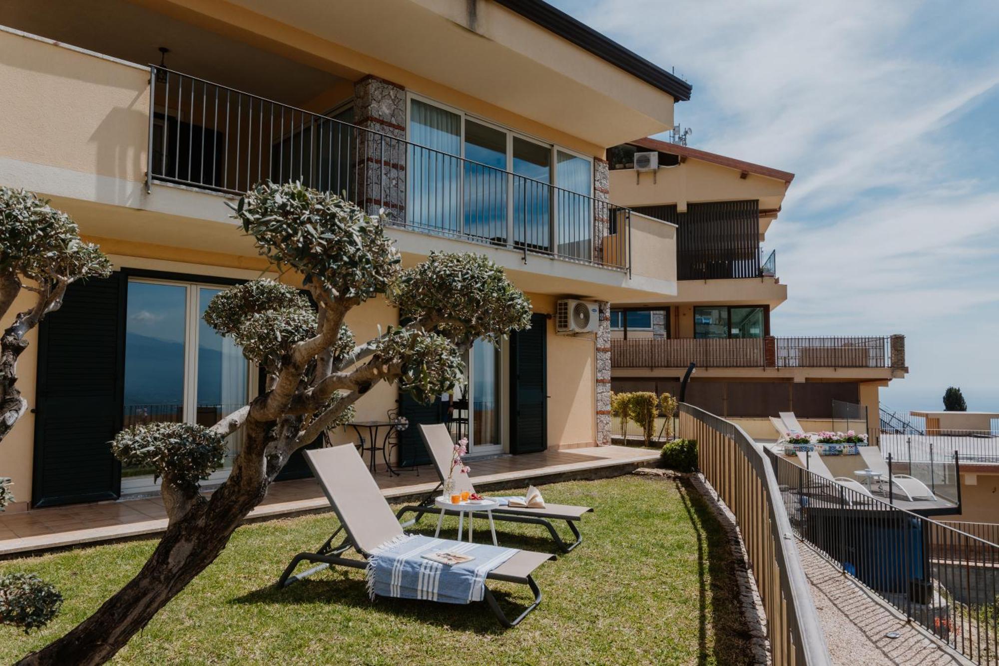 Villa Da Vinci Luxury Panoramic Apartments - Taormina Rooms Collection Екстериор снимка