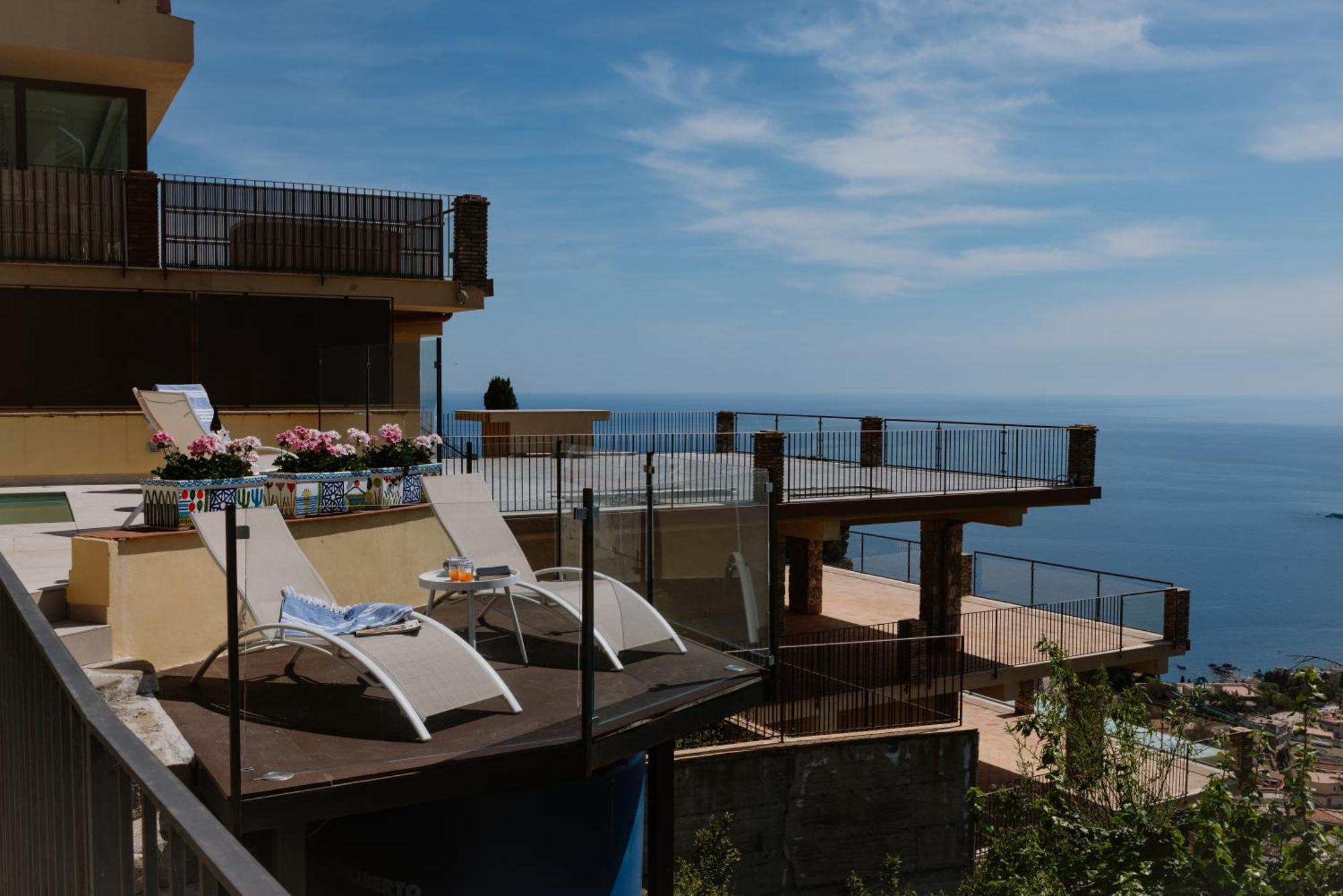 Villa Da Vinci Luxury Panoramic Apartments - Taormina Rooms Collection Екстериор снимка